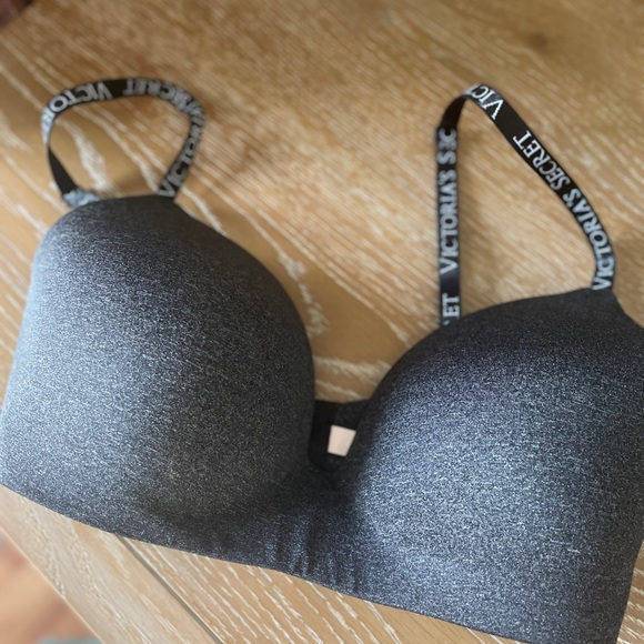 Victorias Secret favorite T-shirt bras - Picture 4 of 5